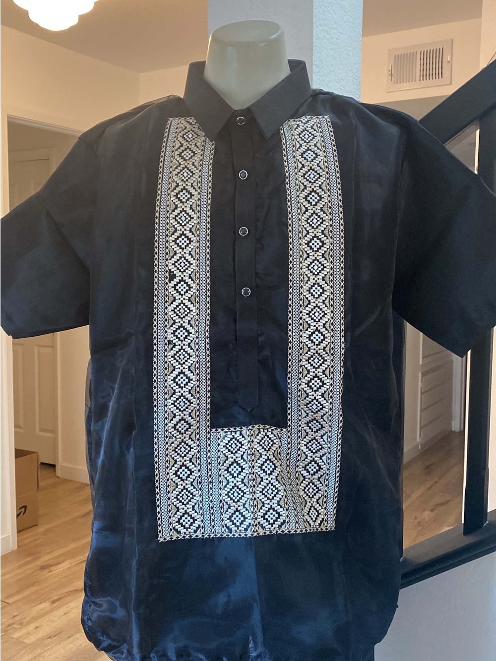 Black Men's Embroidered Short-Sleeve Barong Tagalog